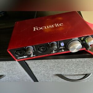 Focusrite Scarlett 2i2 MINT